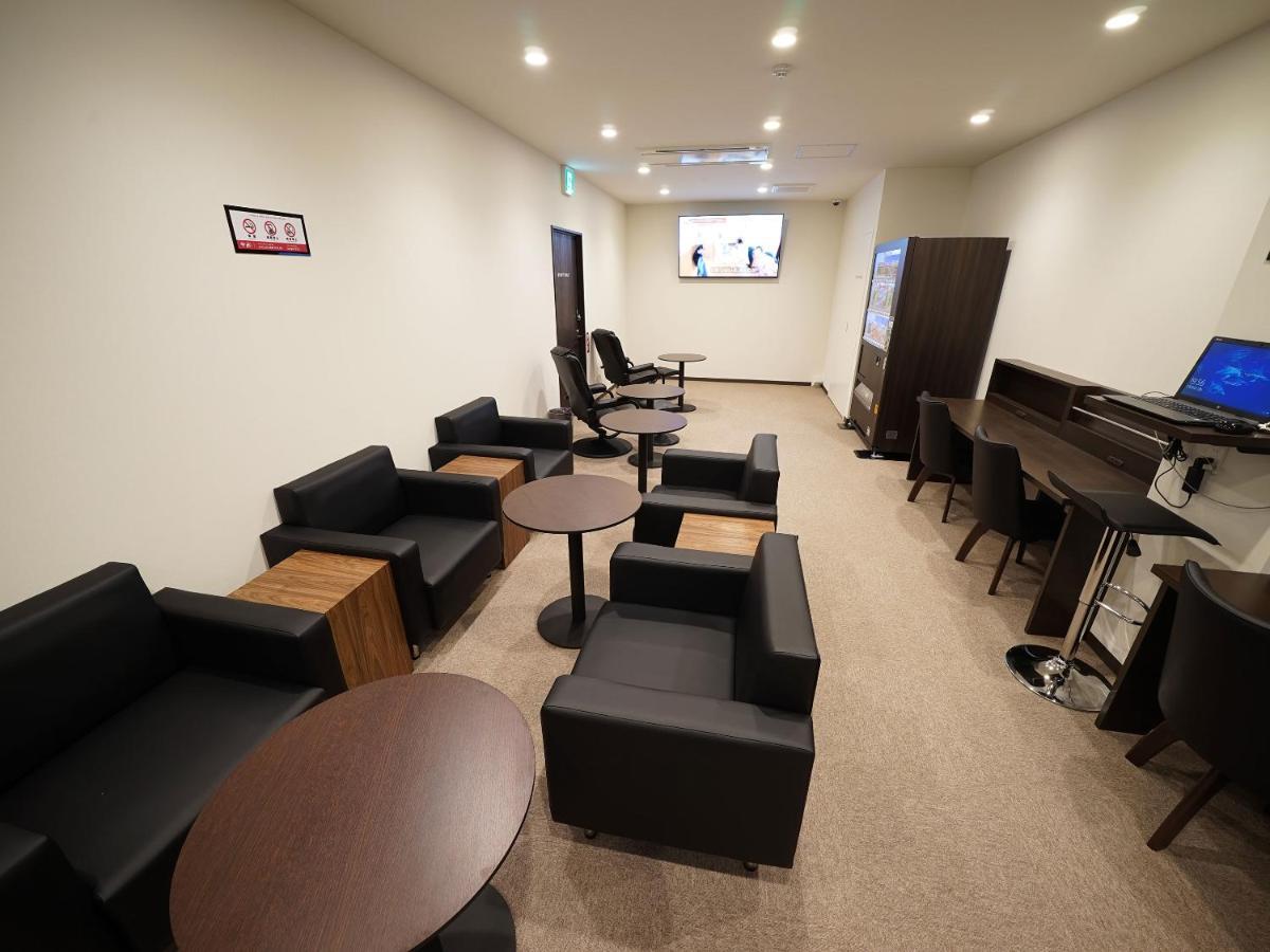 Wellcabin Tenjin - Male Only カプセルホテル *